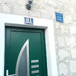 Old Stone House In Historical Area Σπλιτ