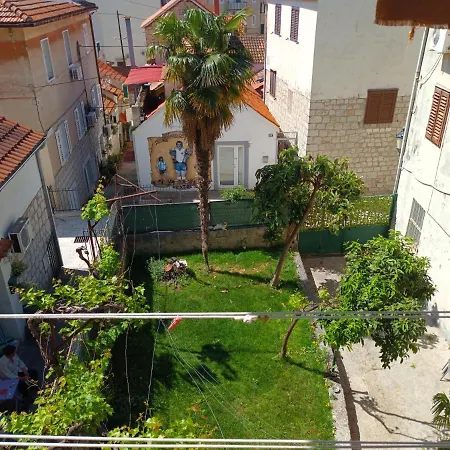 Old Stone House In Historical Area * Σπλιτ