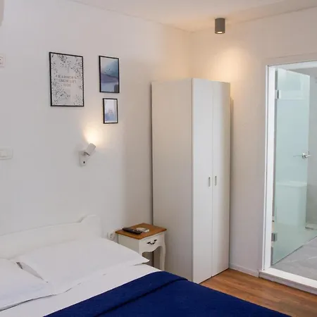 Old Stone House In Historical Area Casa de Férias *