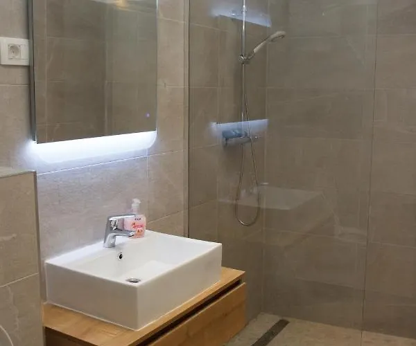 بيت للعطل Old Stone House In Historical Area سبليت