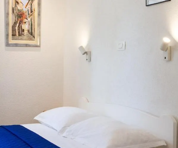 Old Stone House In Historical Area * سبليت