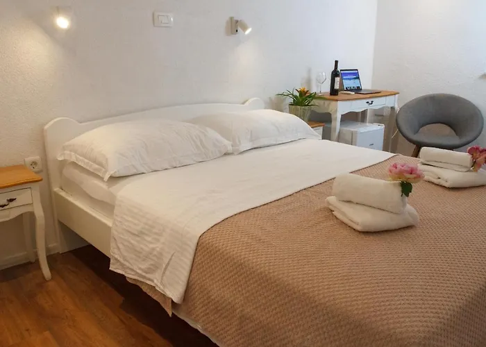 بيت للعطل Old Stone House In Historical Area