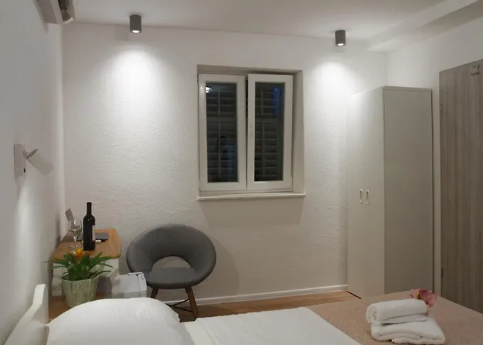 Old Stone House In Historical Area بيت للعطل