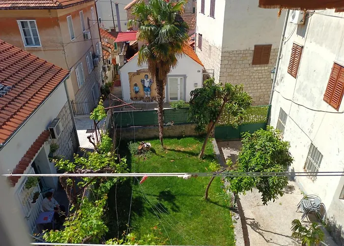 Old Stone House In Historical Area * سبليت